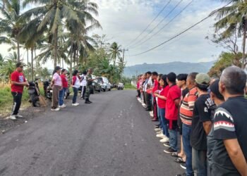 Pererat Kemanunggalan TNI-Rakyat, Koramil 1310-05/Kauditan Bersama Pemerintah dan Masyarakat Kauditan Bersihkan Jalan Poros