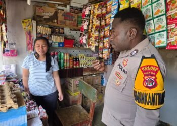Jelang Ramadhan, Sat Binmas Polres Tolikara Awasi Harga dan Peredaran Barang Kedaluwarsa