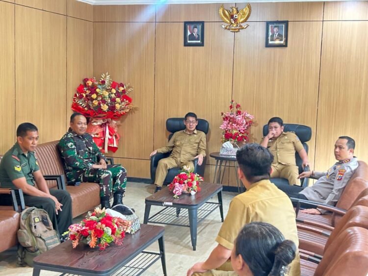 Wujud Sinergitas TNI dan Pemerintah Daerah, Dandim 1310/Bitung Tandatangani Karya Bakti Revitalisasi Marshalling Area Yon TP 916 Makawidey