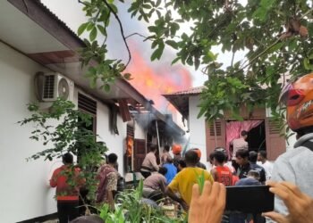 Polres Fakfak Sigap Tangani Kebakaran di Fakfak Utara, Pastikan Keselamatan Warga Prioritas Utama