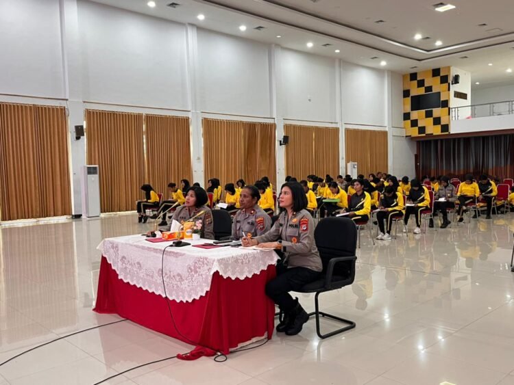 Polda Papua Barat Berikan Edukasi Kesehatan Reproduksi untuk Tingkatkan Kesadaran Generasi Muda