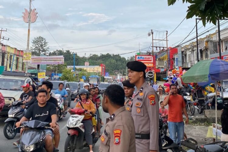 Momen Berburu Takjil ,Polresta Manokwari Lakukan Pengamanan dan Pengaturan Lalu Lintas