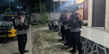 Cegah Perang Sarung, Patroli Hiu Paus Sat Samapta Polres Kaimana beri imbauan kepada para remaja