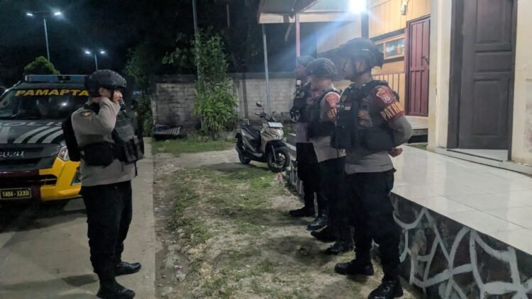 Cegah Perang Sarung, Patroli Hiu Paus Sat Samapta Polres Kaimana beri imbauan kepada para remaja