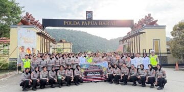 Polwan Polda Papua Barat Dan Polresta Manokwari Gelar Aksi Sosial Berbagi Takjil di Bulan Suci Ramadan