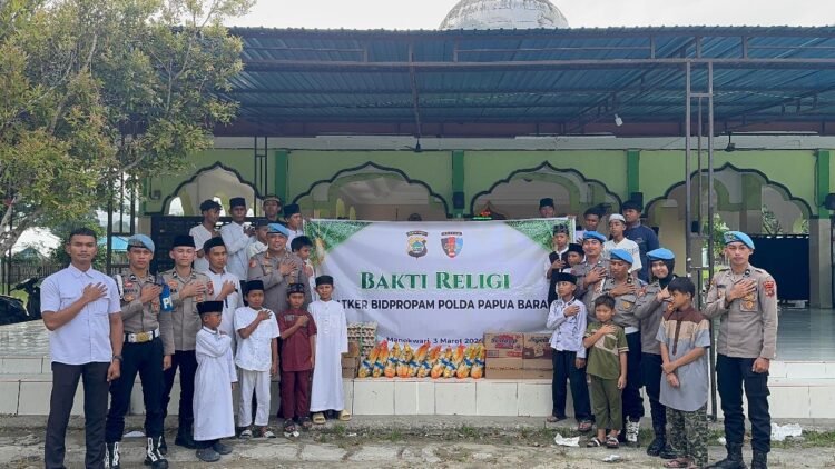 Bidpropam Polda Papua Barat Gelar Bakti Religi Di Pesantren Hidayatullah Manokwari