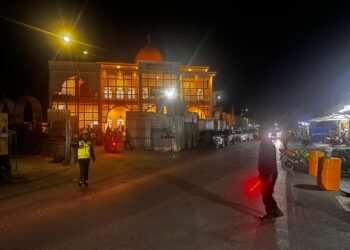 Pengamanan Sholat Tarawih, Personel Polres Jayawijaya Amankan Ibadah di Masjid Al-Ihsan