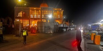 Pengamanan Sholat Tarawih, Personel Polres Jayawijaya Amankan Ibadah di Masjid Al-Ihsan