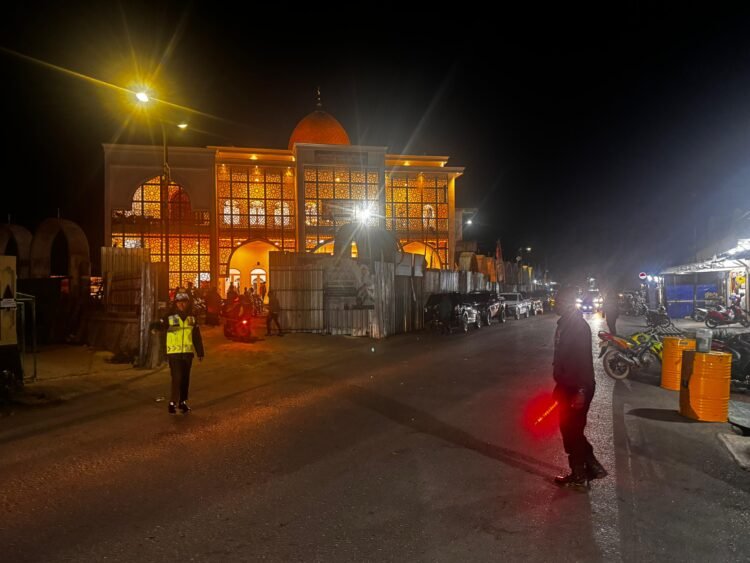 Pengamanan Sholat Tarawih, Personel Polres Jayawijaya Amankan Ibadah di Masjid Al-Ihsan
