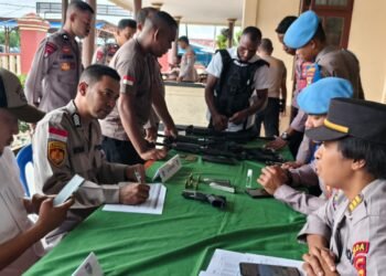 Polresta Manokwari Laksanakan Pemeriksaan Senjata Api Personil Polresta Manokwari dan Polsek Jajaran
