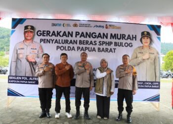 Polda Papua Barat Gelar Bazar Gerakan Pangan Murah Polri, Salurkan Beras SPHP kepada Masyarakat