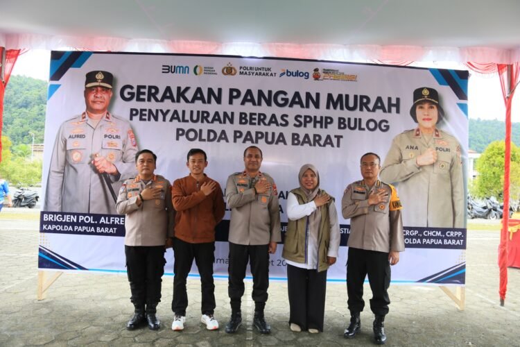 Polda Papua Barat Gelar Bazar Gerakan Pangan Murah Polri, Salurkan Beras SPHP kepada Masyarakat