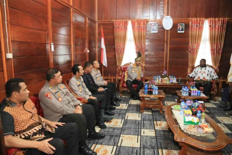 Kapolda Papua Barat Silaturahmi dengan MRP Papua Barat, Perkuat Sinergi Jaga Kamtibmas