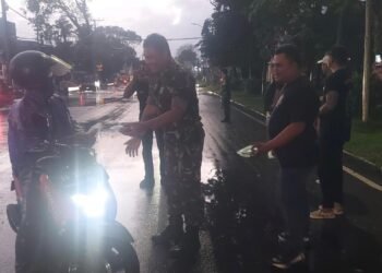 Tebar Kebaikan di Bulan Suci Ramadhan, Kodim 1310/Bitung Bersama Ormas Brigade Nusa Utara Bagikan Takjil kepada Masyarakat