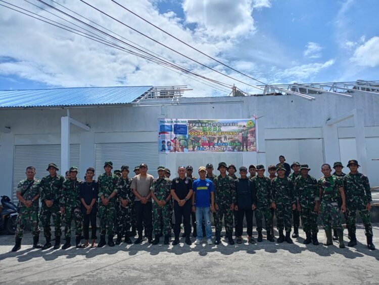 Wujud Kemanunggalan TNI – Rakyat, Kodim 1310/Bitung dan Yonif TP 916/BS bersama Warga Gelar Karya Bakti Pembersihan Kompleks Kanopi Bitung