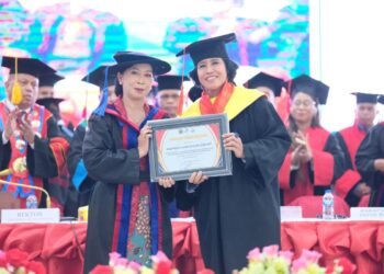Wakapolda Papua Barat Hadiri Wisuda Universitas Caritas Indonesia sebagai Dukungan terhadap Pengembangan SDM