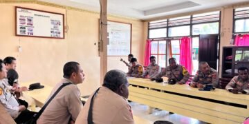 Guna Tingkatkan Kinerja Bhabin Sat Binmas Gelar Anev Bhabinkamtibmas di Polsek Sarmi Kota