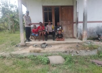 Polsek Tor Atas Sambangi Warga di Kampung Samanente, Perkuat Kamtibmas