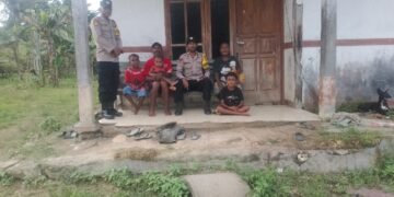 Polsek Tor Atas Sambangi Warga di Kampung Samanente, Perkuat Kamtibmas