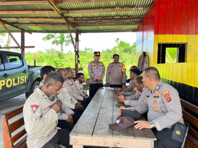 Sat Binmas Polres Sarmi Gelar anev Bhbabinkamtinmas di Polsek Pantai Timur