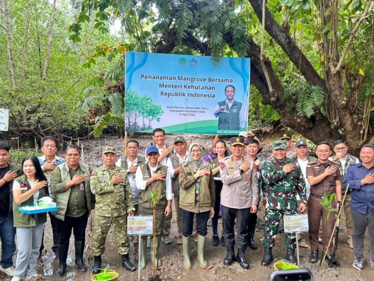 Dukung Program Pemerintah Dalam Pengelolaan Hasil Hutan, Dandim 1310/Bitung Dampingi Pangdam XIII/Merdeka Pada Kunjungan Kerja Menteri Kehutanan RI di Minahasa Utara