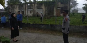 Personel Gabungan Polres dan Polsek Amankan Ziarah Makam HUT ke-24 Kabupaten Sarmi