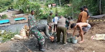 Progres Pesat, TNI dan Warga Rap Rap Gotong Royong Bangun Abutmen Jembatan Perintis Garuda