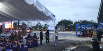 Personel Polres Sarmi Amankan Ibadah KKR HUT ke-24 Kabupaten Sarmi di Mararena