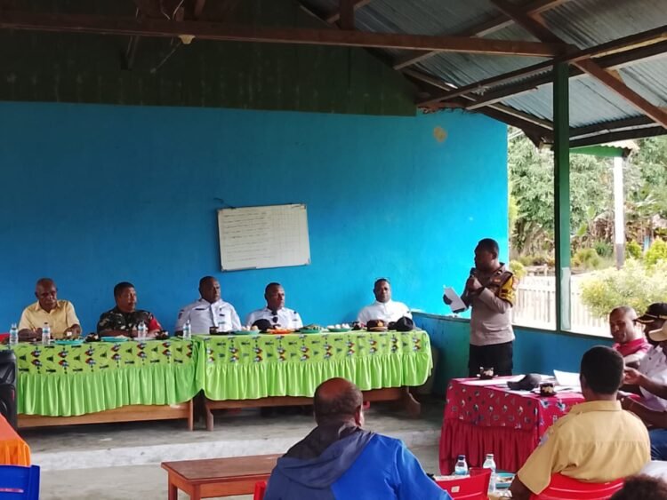 Wakapolsek Bonggo Hadiri Rapat Pemuda Adat Rumbuway