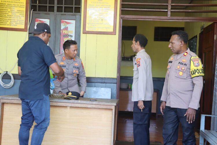 Kapolres Sarmi Kunjungi Polsek Tor Atas, Serap Aspirasi Tokoh Adat dan Kepala Kampung