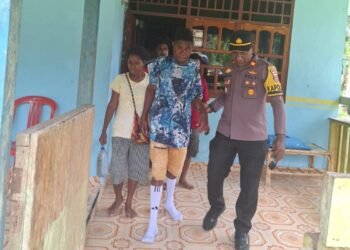 Polisi Hadir untuk Masyarakat, Warga Sakit Dievakuasi ke Puskesmas Samanente