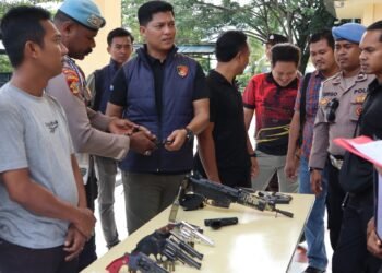 Pastikan Kepatuhan Anggota, Propam Polres Sarmi Cek Senpi Dinas