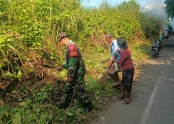 Babinsa Koramil 1310-01/Bitung Bersama Lurah dan Warga Paceda Gelar Karya Bakti Bersih Lingkungan, Dukung Gerakan Indonesia Asri