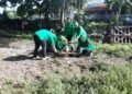 Babinsa Koramil 1310-01/Bitung Bersama Lurah dan Warga Paceda Gelar Karya Bakti Bersih Lingkungan, Dukung Gerakan Indonesia Asri