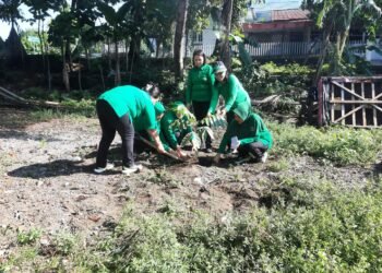 Babinsa Koramil 1310-01/Bitung Bersama Lurah dan Warga Paceda Gelar Karya Bakti Bersih Lingkungan, Dukung Gerakan Indonesia Asri