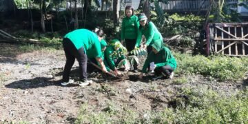 Babinsa Koramil 1310-01/Bitung Bersama Lurah dan Warga Paceda Gelar Karya Bakti Bersih Lingkungan, Dukung Gerakan Indonesia Asri