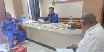Satpolairud Polres Sarmi Fasilitasi Penyerahan Speedboat Temuan kepada Pemilik Asal Mamberamo Raya