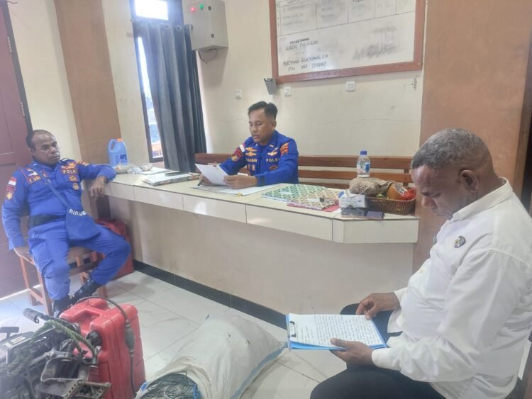 Satpolairud Polres Sarmi Fasilitasi Penyerahan Speedboat Temuan kepada Pemilik Asal Mamberamo Raya