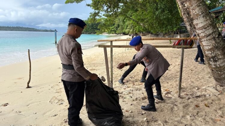 Sinergi dan Pengabdian Ditpolairud Polda Papua Barat Melayani Masyarakat Pesisir