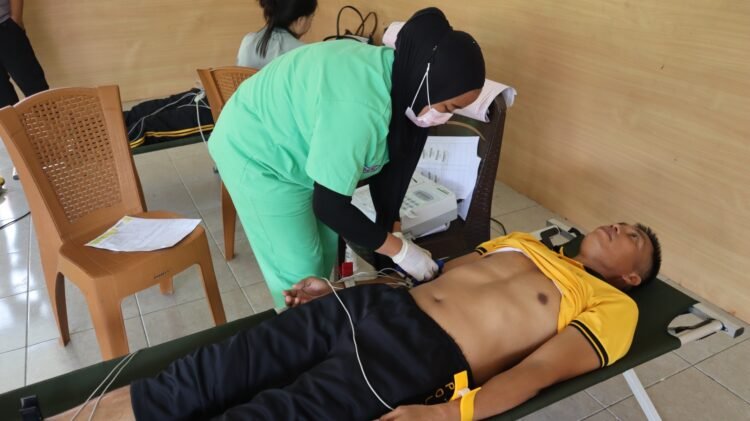 Polres Sarmi Periksa Kesehatan Personel, Gandeng Tim Asa Jayapura