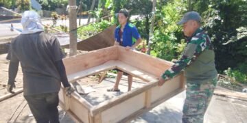 Pengecoran Foot Plat Jembatan Perintis Garuda di Airmadidi Bawah Dikebut Bersama Babinsa dan Warga