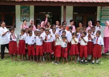 HUT YKB ke-46, PYKB Sarmi Hadirkan Senyum Siswa di Wapoania