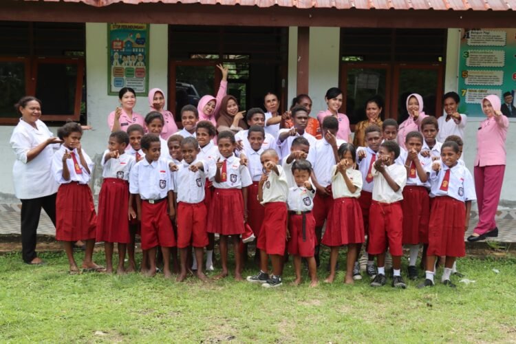 HUT YKB ke-46, PYKB Sarmi Hadirkan Senyum Siswa di Wapoania