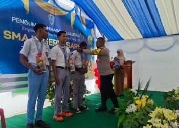 Wakapolsek Bonggo Hadir di Momen Kelulusan, Ingatkan Siswa Jaga Ketertiban