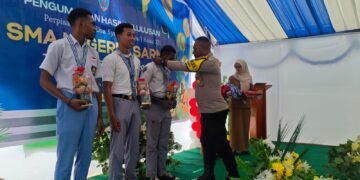 Wakapolsek Bonggo Hadir di Momen Kelulusan, Ingatkan Siswa Jaga Ketertiban