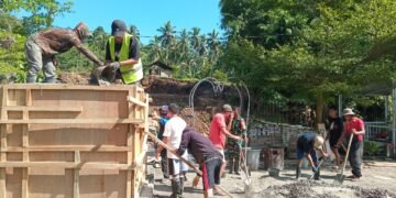 Pengecoran Blok Angkur Dikebut, TNI dan Warga Percepat Pembangunan Jembatan Perintis Garuda