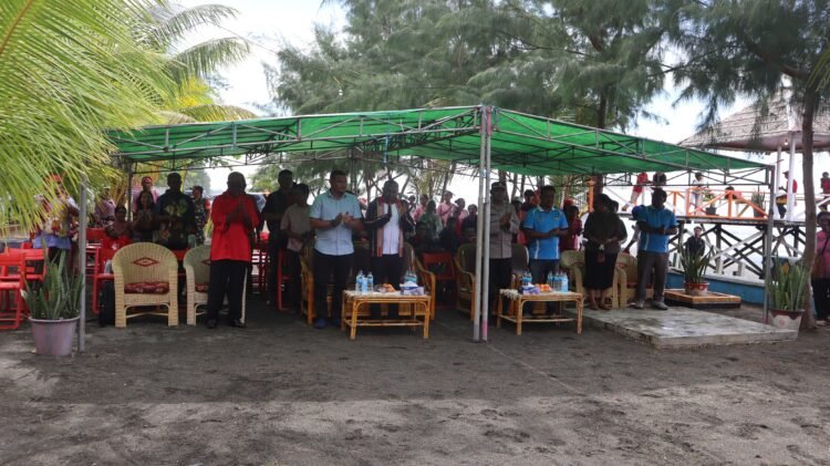 Wakili Kapolres Sarmi, Kabag Log Hadiri Meriahnya Perayaan HUT Pattimura ke-209 di Tafarewar Beach