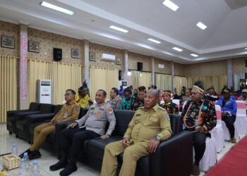 Kapolda Papua Barat Hadiri Pembukaan Pleno XIX Dewan Adat Papua Se-Tanah Papua di Kabupaten Teluk Wondama