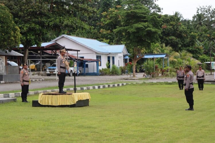 Kapolda Papua Barat Pimpin Apel Pagi dan Berikan Arahan kepada Personel Polres Teluk Wondama