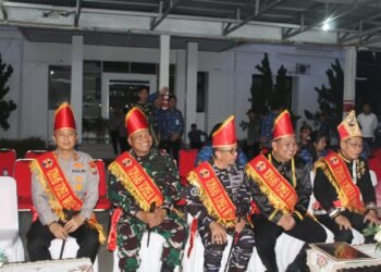 Dandim 1310/Bitung Terima Pengukuhan Gelar Adat Tonsea Minahasa pada Parade Nusantara Kota Bitung Peringati Harkitnas Ke-118 Tahun 2026
